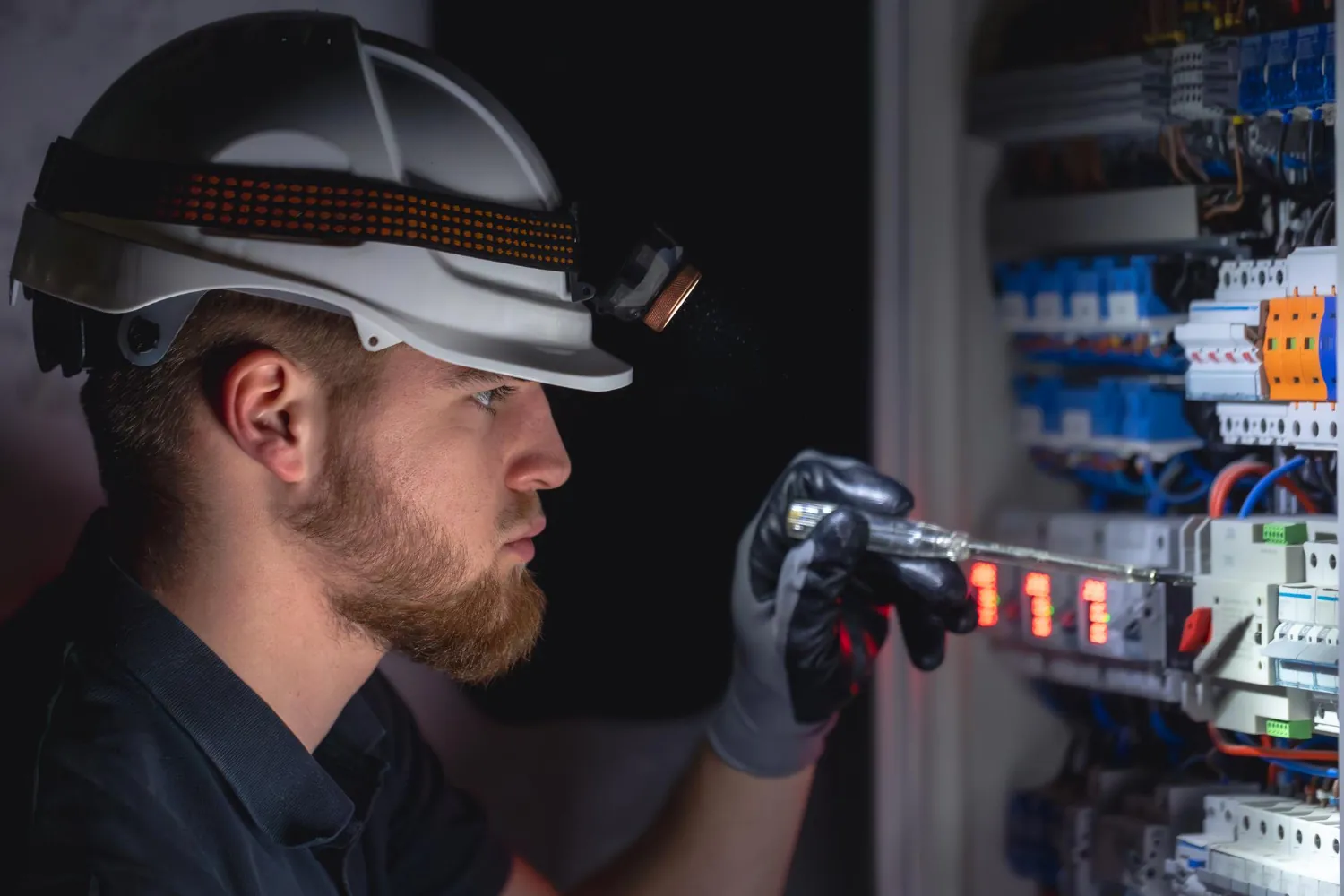 Électricien TF Technics en intervention à Bruxelles